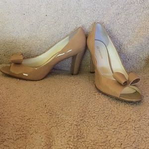 Open toe bow heels